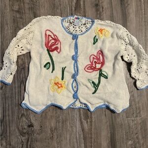 Eagle Eye Floral Embroidered kids Sweater Cream with Blue Trim six 4t oversized